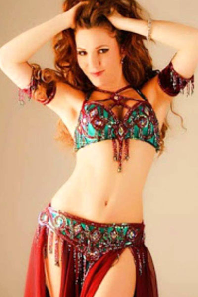 Nancy Ajram bewitching in arabian clothes