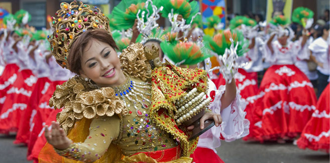 girl dancing with sto.nino in sinulog festival