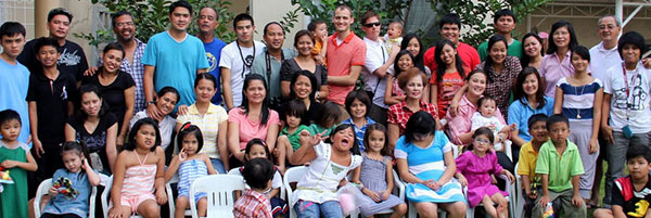 Filipino extended family