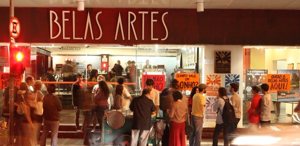 man and his brazilian girlfriend at Belas Artes cinema