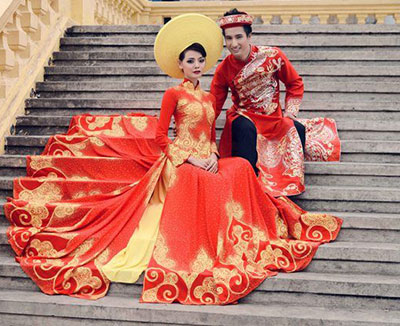 Vietnam bride in traditional wedding dress