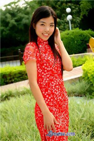 Chinese cutie in traditional Chinese dress