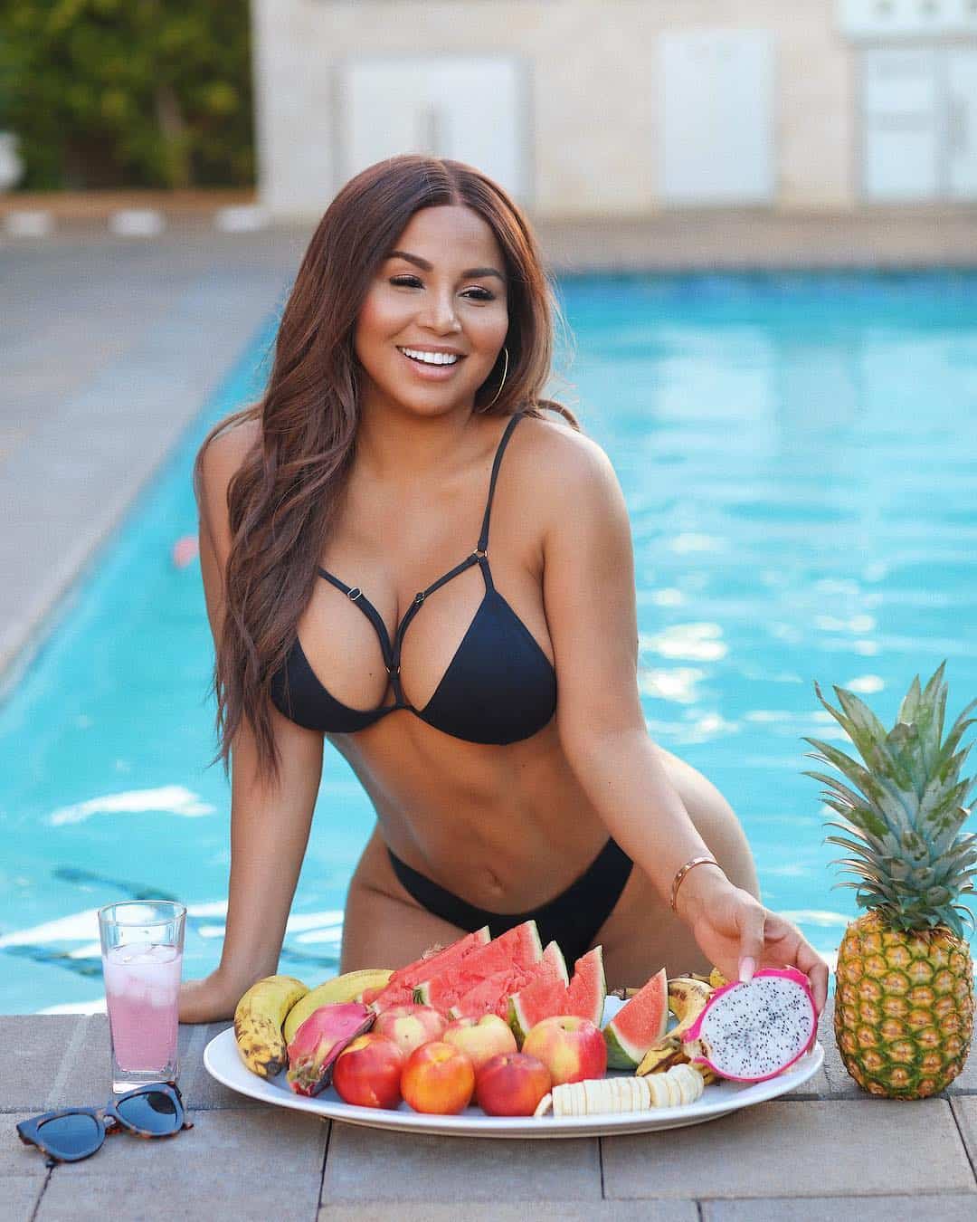 Dolly Castro loves fruits