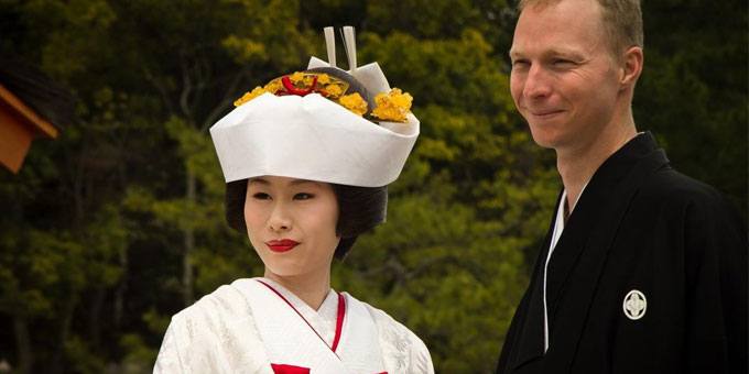 Japanese girl in traditional wedding dress