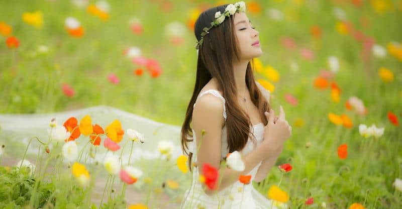 cool Chinese girl in the field of flowers