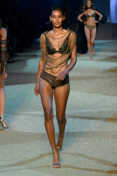 Ysaunny Brito on the runway