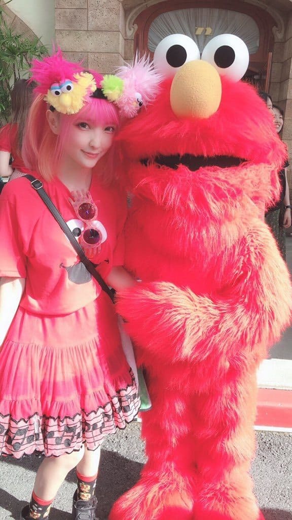 Konami cosplayer with elmo