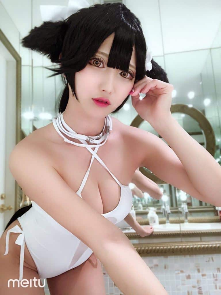 Nasu sexy in white lingerie