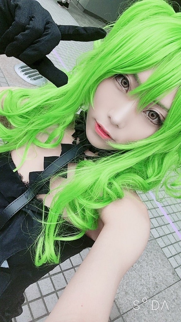 Sousaki stunning in green hair cosplay