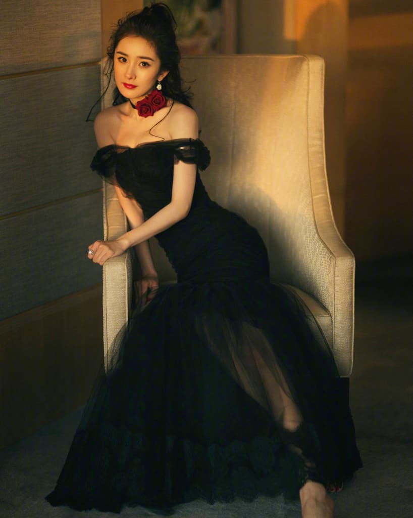 Yang Mi looking good in a black gown