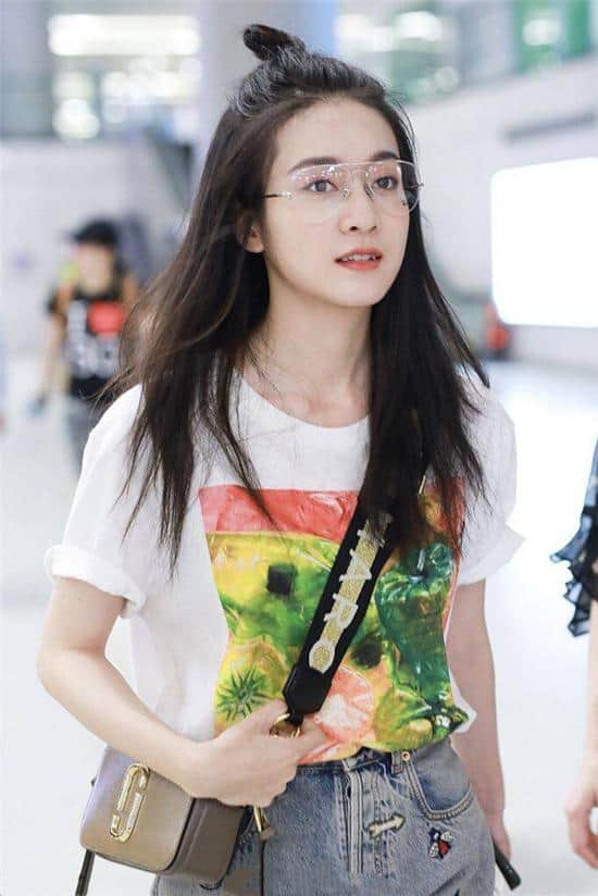 Zhang Xueying at Shanghai airport