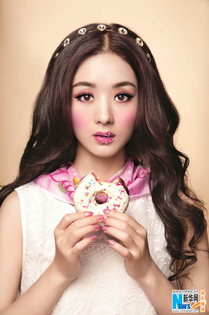 Zhao Liying holding a sweet Donut