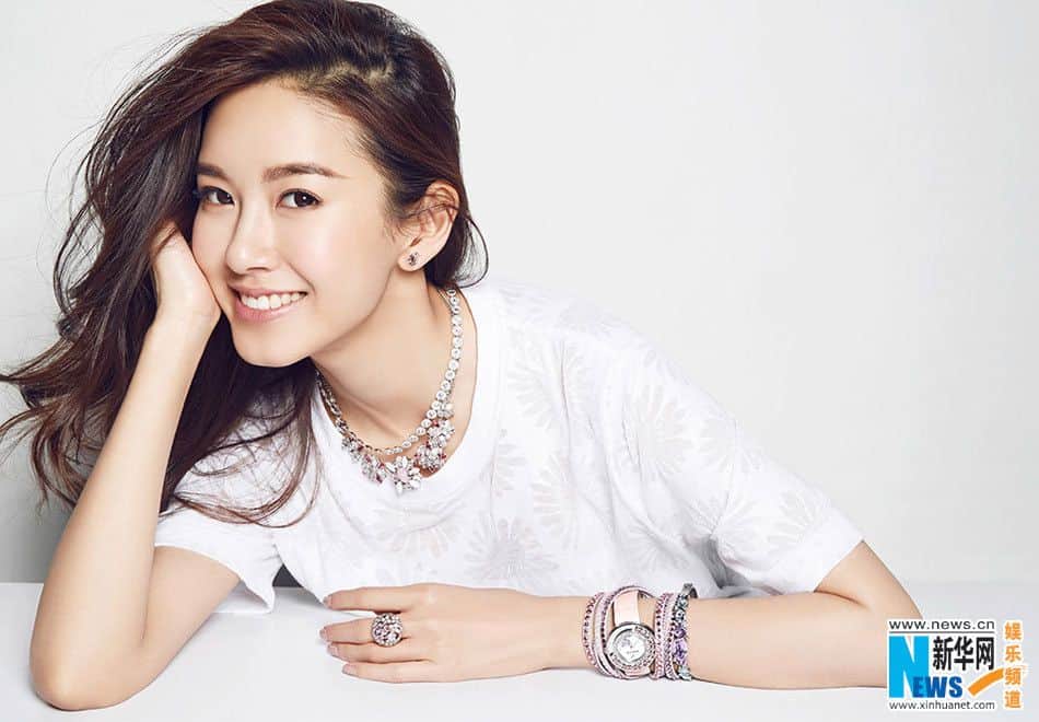 Zi-xuan Zhang wearing shiny jewelry