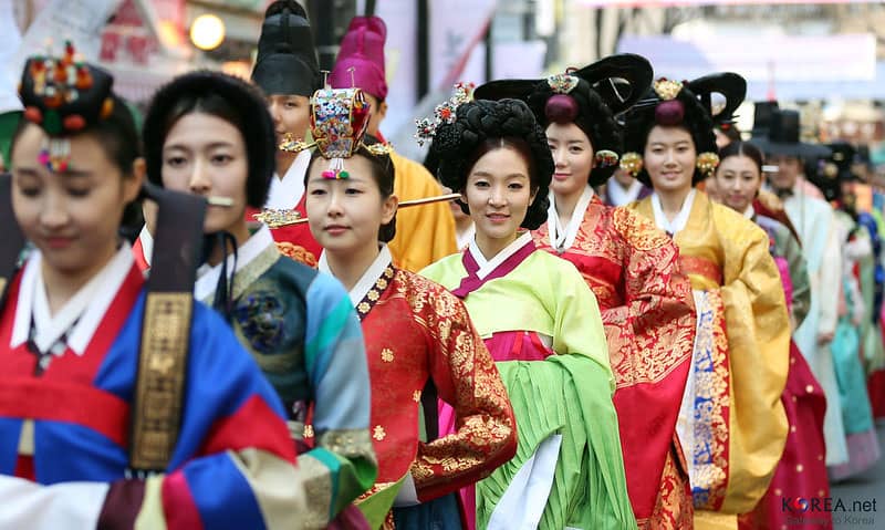 Korean women wearing traditional clothing