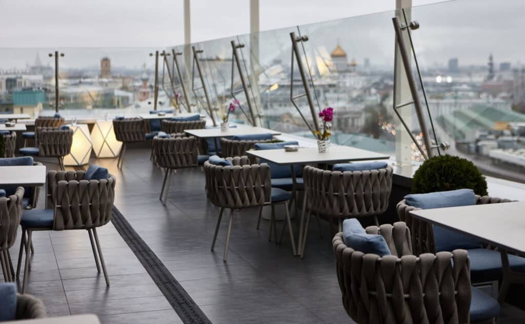 O2 rooftop lounge and restaurant