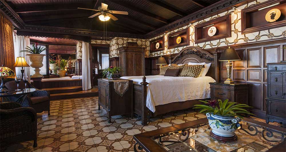 a luxurious suite at Hotel Grano de Oro