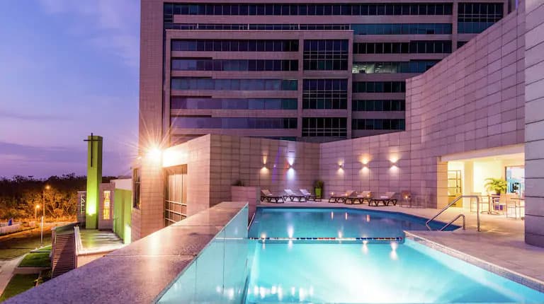 pool area in Hilton Garden Inn Barranquilla